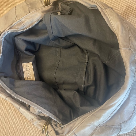 The softest gray leather De.De bag. - Picture 15 of 16